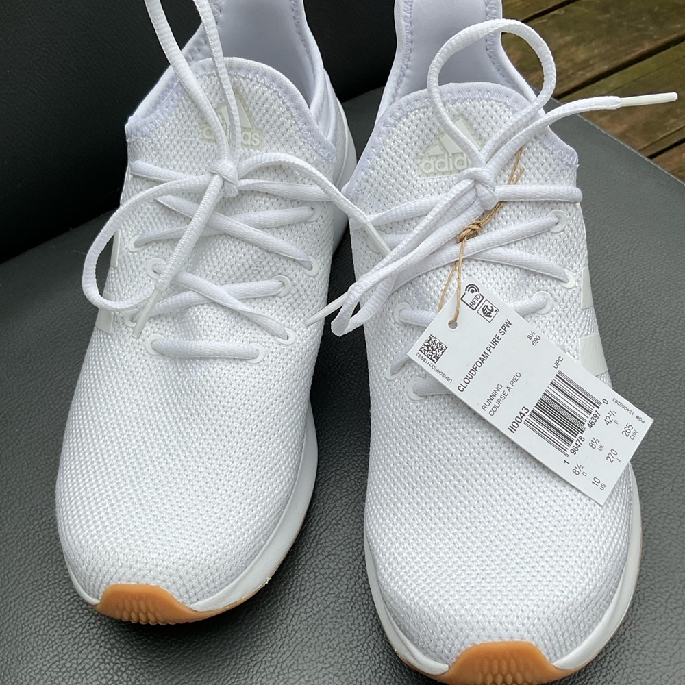 New with tags. Adidas cloud Foam sneakers. Size 10